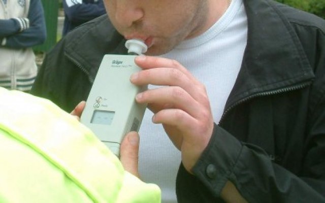 Şofer băut la volan, implicat într-un accident cu pagube materiale